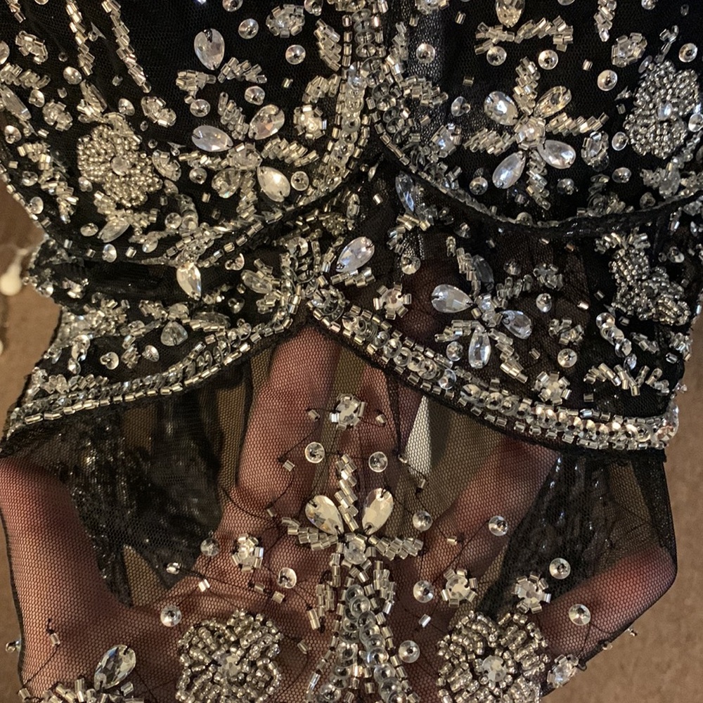 MAC DUGGAL Hand Embellished Scallop Detailed High Low Hem Gown - Picture 8 of 16